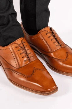 Braune Lederschuhe, Marc Darcy Carson, Wingtip Brogues 14 Braune Lederschuhe, Marc Darcy Carson, Wingtip Brogues -Herrenanzug Geschäft braune lederschuhe marc darcy carson wingtip brogues schoenen 603