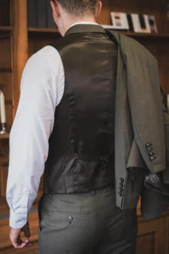 CASTLESON - Weste Salute Armee-Grün 6 CASTLESON - Weste Salute Armee-Grün -Herrenanzug Geschäft castleson weste salute armee gruen 147