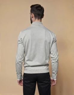 Casual Elegance: Grey Half-Zip Sweater & Black Chinos -Herrenanzug Geschäft casual elegance grey half zip sweater black chinos business outfit 513