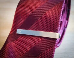 Cavani Weinrote Krawatte, Einstecktuch, Krawattenclip 8 Cavani Weinrote Krawatte, Einstecktuch, Krawattenclip -Herrenanzug Geschäft cavani weinrote krawatte einstecktuch krawattenclip stropdas 850