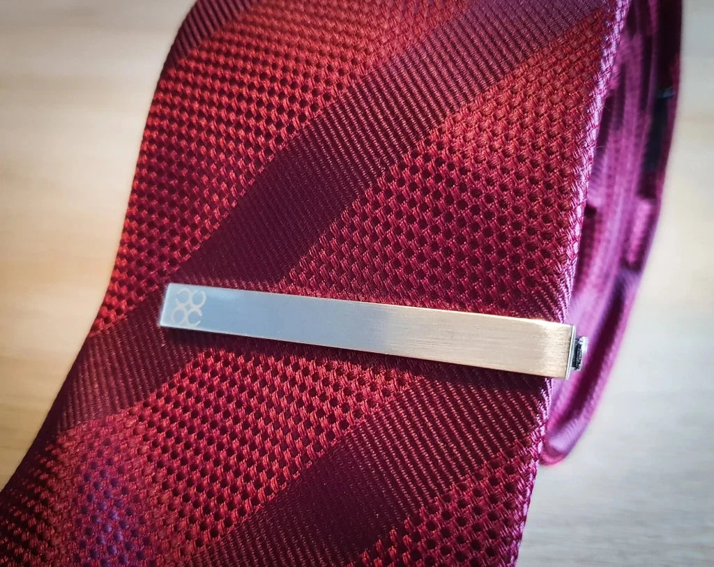 Cavani Weinrote Krawatte, Einstecktuch, Krawattenclip 3 Cavani Weinrote Krawatte, Einstecktuch, Krawattenclip – Bild 3