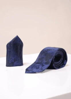 Marc Darcy Gentlemen's Set Marineblau Paisley Mit Krawatte Und Einstecktuch